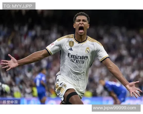 足球场上帅气的足球明星们他们的魅力如何征服全球球迷