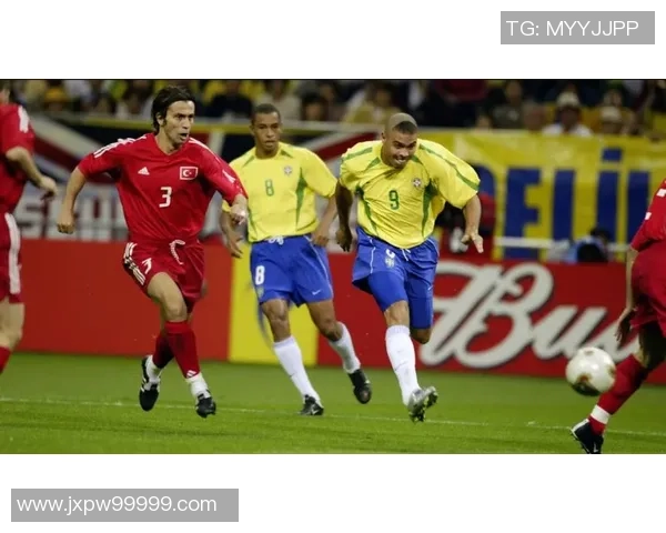 足球巨星个人视频集锦展示技术风采与赛场背后的故事